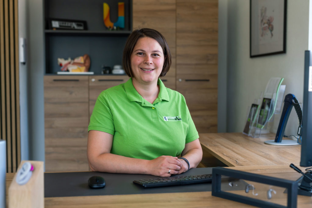 Hörakustikmeisterin und Pädakustikerin Katharina Zillig Ellertal Akustik